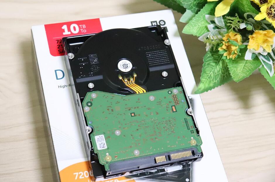 The Characteristics and Functioning of the HDs (Hard Disks) 1